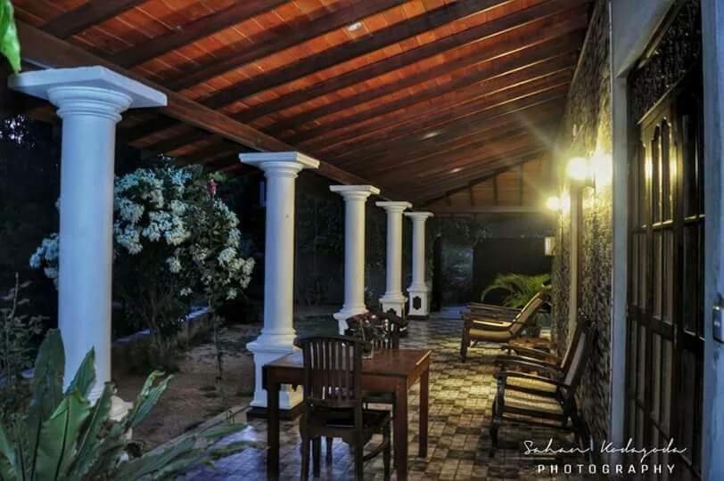 Deutsche Villa Hikkaduwa Ngoại thất bức ảnh